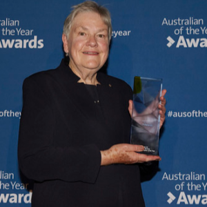 Dr Sue Packer receiving Australian of the year award
